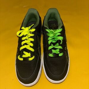 Nike Air Force 1 '07 LV8 'NY vs NY' in a black and green colorway